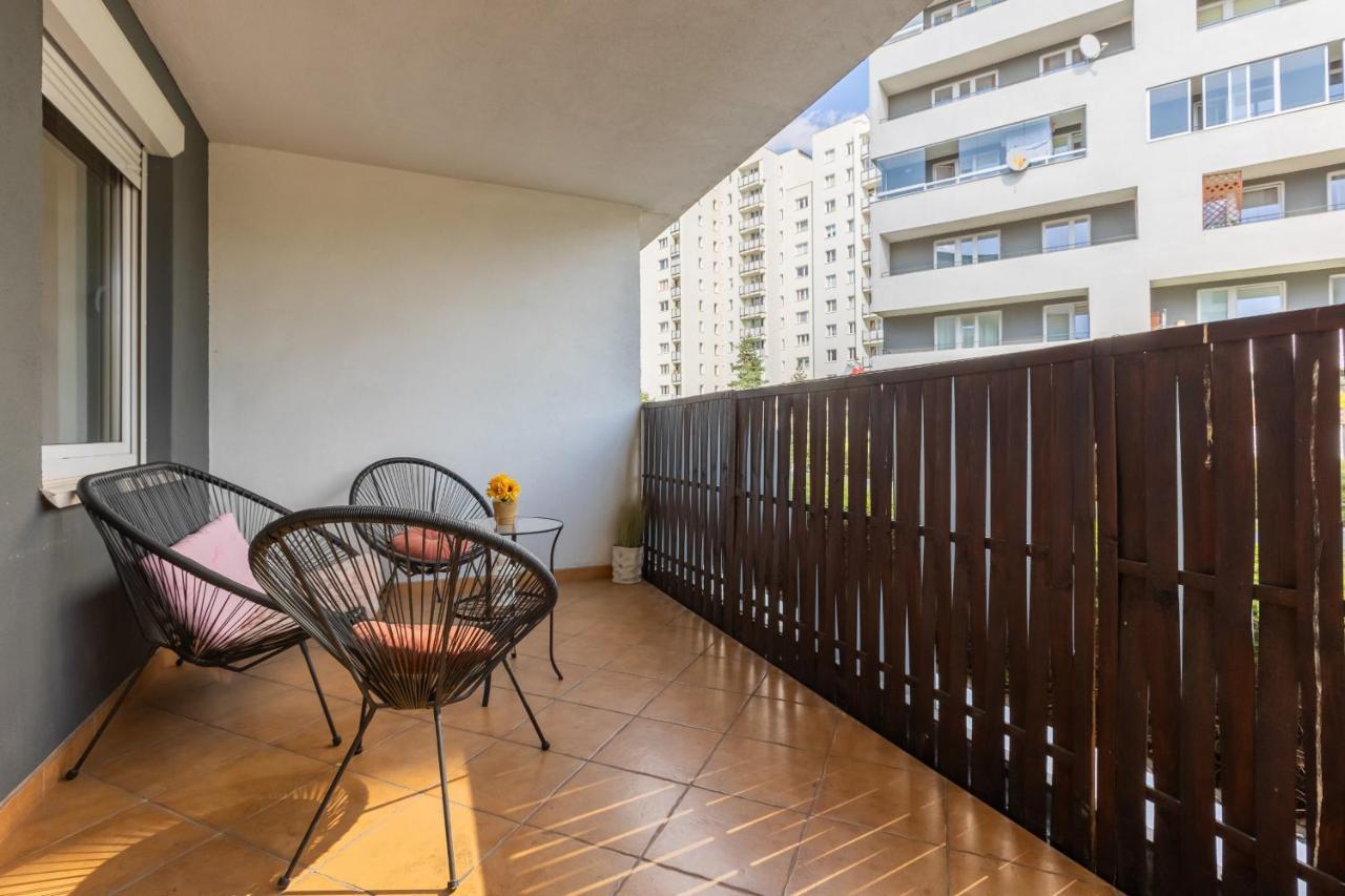 Metro Targowek Spacious Apartment With Parking By Noclegi Renters Warschau Exterior foto
