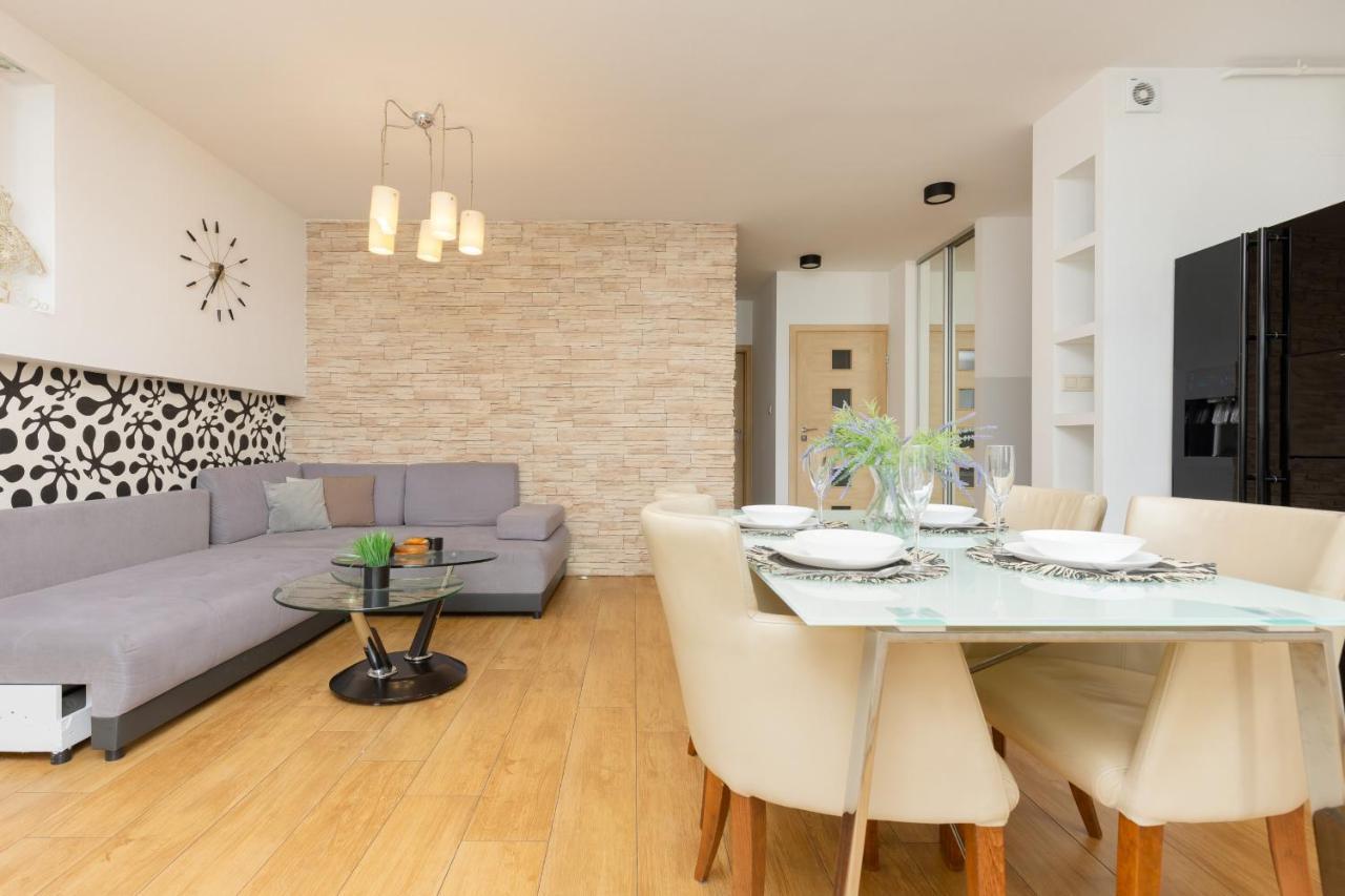 Metro Targowek Spacious Apartment With Parking By Noclegi Renters Warschau Exterior foto