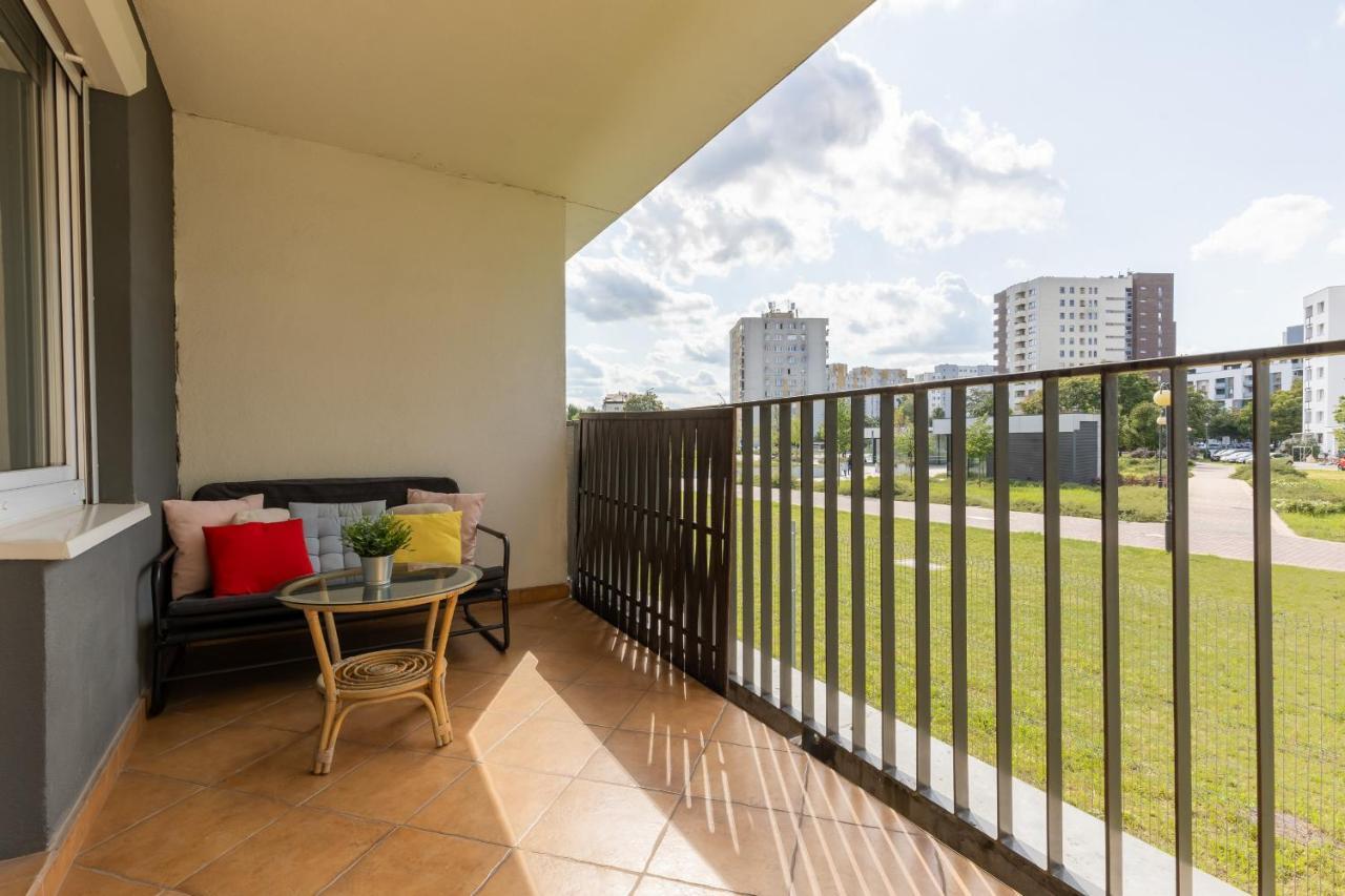Metro Targowek Spacious Apartment With Parking By Noclegi Renters Warschau Exterior foto