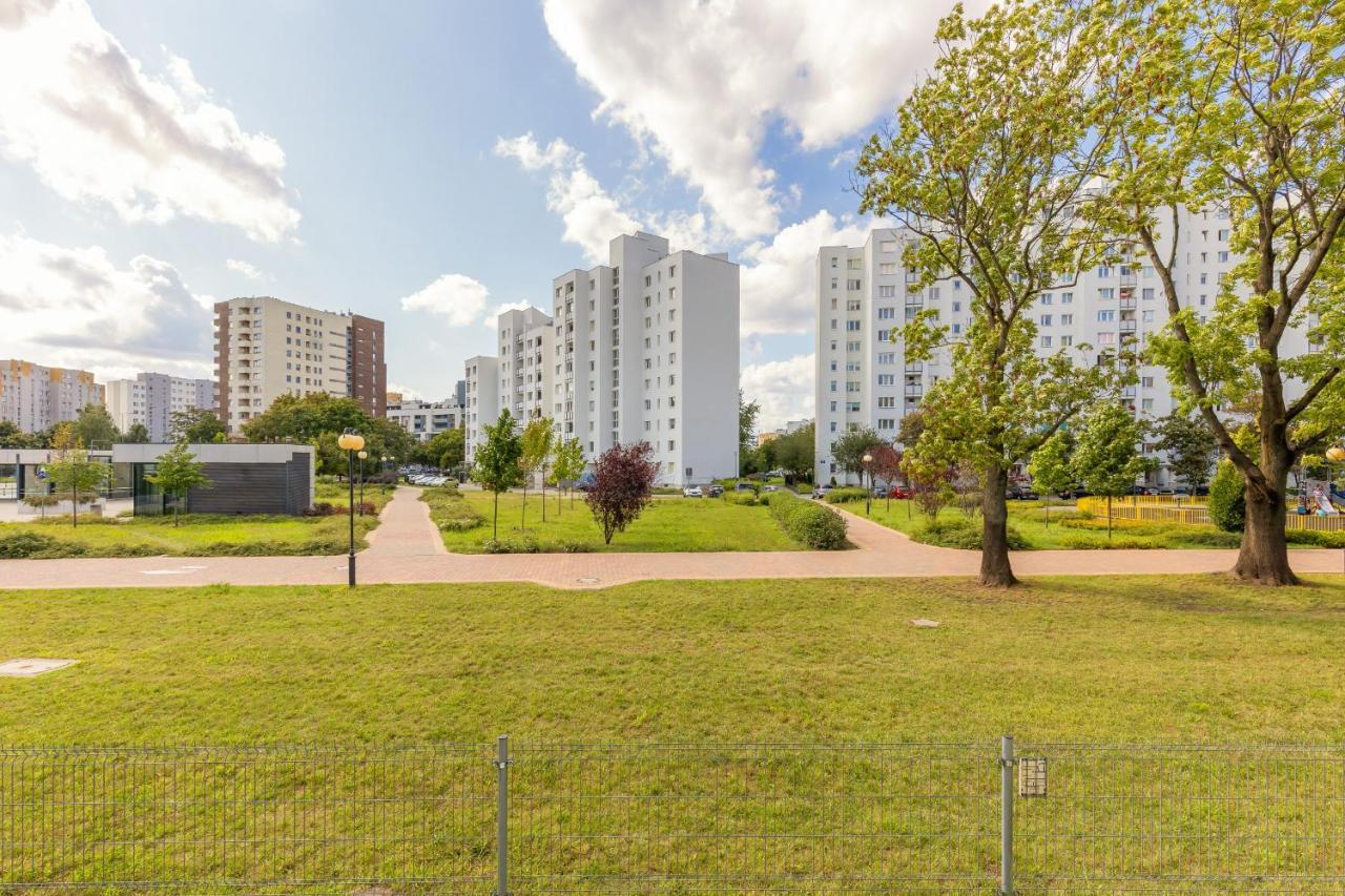 Metro Targowek Spacious Apartment With Parking By Noclegi Renters Warschau Exterior foto