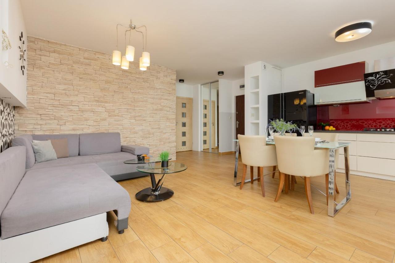 Metro Targowek Spacious Apartment With Parking By Noclegi Renters Warschau Exterior foto